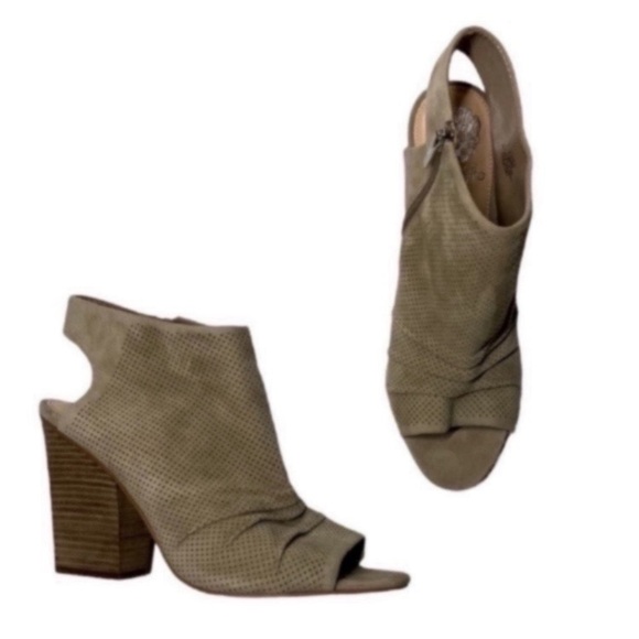 Vince Camuto VC-KENTVI Perforated Suede Peep Toe Zip Ankle Booties Beige Sz 11 - Picture 1 of 8